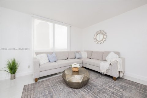 Copropriété à louer à Hollywood, Floride: 2 chambres, 108.97 m2 № 2037758 - photo 8