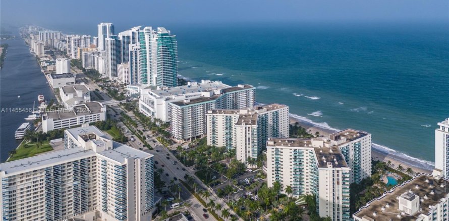 Condo à Hollywood, Floride, 2 chambres  № 2037758