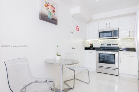 Copropriété à louer à Hollywood, Floride: 2 chambres, 108.97 m2 № 2037758 - photo 21