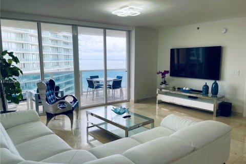 Condominio en venta en Sunny Isles Beach, Florida, 2 dormitorios, 147.81 m2 № 1809428 - foto 2