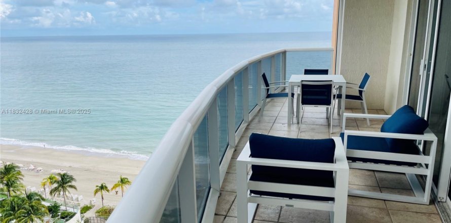 Condominio en Sunny Isles Beach, Florida, 2 dormitorios  № 1809428
