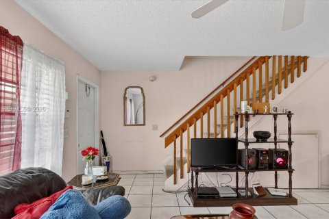 Touwnhouse à vendre à Pembroke Pines, Floride: 2 chambres, 113.71 m2 № 2244105 - photo 7