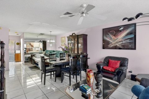 Touwnhouse à vendre à Pembroke Pines, Floride: 2 chambres, 113.71 m2 № 2244105 - photo 10