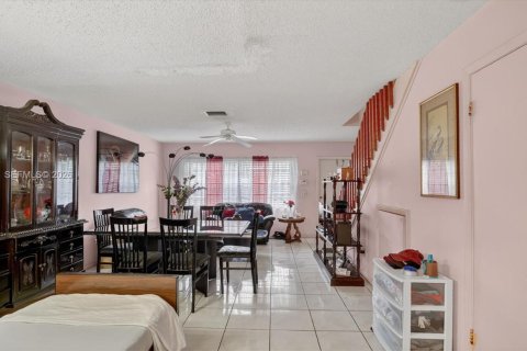 Touwnhouse à vendre à Pembroke Pines, Floride: 2 chambres, 113.71 m2 № 2244105 - photo 9