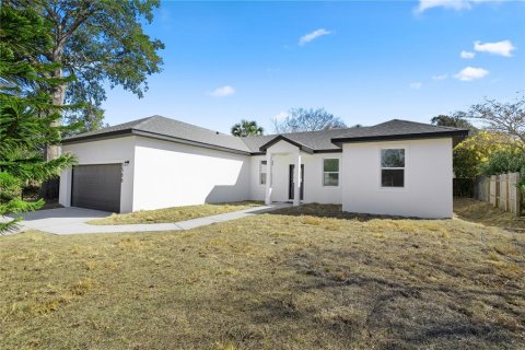 House in Casselberry, Florida 4 bedrooms, 148.46 sq.m. № 2150756