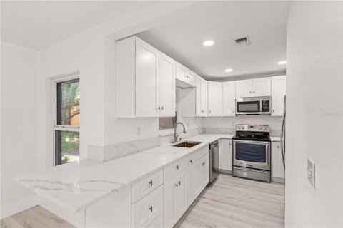 Casa en alquiler en Clearwater, Florida, 4 dormitorios, 157.1 m2 № 1910198 - foto 9