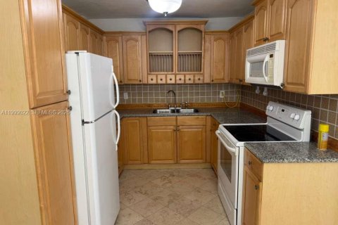 Снять в аренду виллу или дом в Мирамар, Флорида 3 спальни, 122.63м2, № 2060995 - фото 4