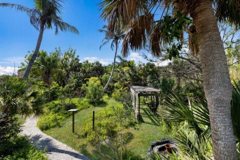 House in Boca Grande, Florida 3 bedrooms, 126.44 sq.m. № 2103498 - photo 7
