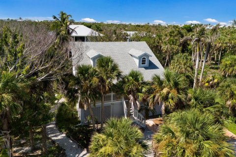 House in Boca Grande, Florida 3 bedrooms, 126.44 sq.m. № 2103498 - photo 17
