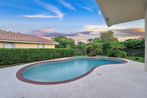 Casa en venta en Weston, Florida, 4 dormitorios, 259.57 m2 № 1992357 - foto 28
