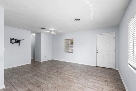House in Lakeland, Florida 2 bedrooms, 115.01 sq.m. № 1883325 - photo 10