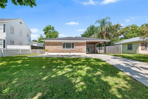 House in Lakeland, Florida 2 bedrooms, 115.01 sq.m. № 1883325 - photo 1