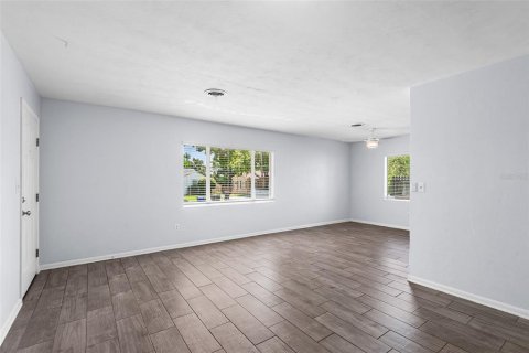 House in Lakeland, Florida 2 bedrooms, 115.01 sq.m. № 1883325 - photo 12
