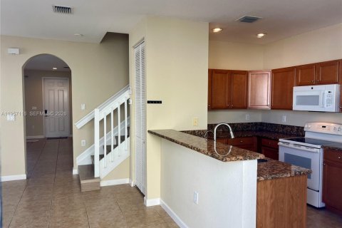 Снять в аренду таунхаус в Майами, Флорида 4 спальни, 214.79м2, № 2020726 - фото 10