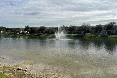 Снять в аренду таунхаус в Майами, Флорида 4 спальни, 214.79м2, № 2020726 - фото 24