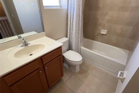 Снять в аренду таунхаус в Майами, Флорида 4 спальни, 214.79м2, № 2020726 - фото 21