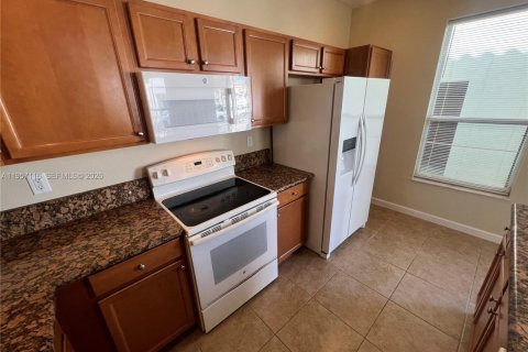 Снять в аренду таунхаус в Майами, Флорида 4 спальни, 214.79м2, № 2020726 - фото 7