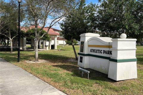 Снять в аренду таунхаус в Майами, Флорида 4 спальни, 214.79м2, № 2020726 - фото 23