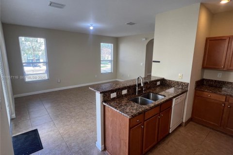 Снять в аренду таунхаус в Майами, Флорида 4 спальни, 214.79м2, № 2020726 - фото 8