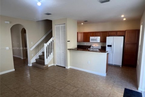 Снять в аренду таунхаус в Майами, Флорида 4 спальни, 214.79м2, № 2020726 - фото 9