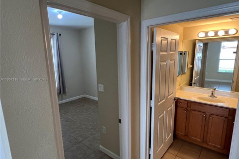 Снять в аренду таунхаус в Майами, Флорида 4 спальни, 214.79м2, № 2020726 - фото 14