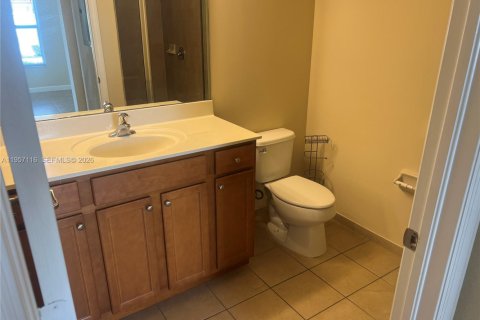 Снять в аренду таунхаус в Майами, Флорида 4 спальни, 214.79м2, № 2020726 - фото 15