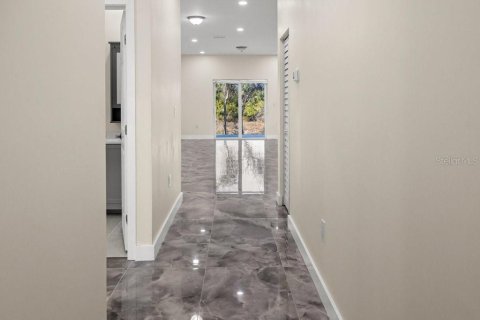 Villa ou maison à louer à Port Charlotte, Floride: 5 chambres, 229.19 m2 № 2106724 - photo 16