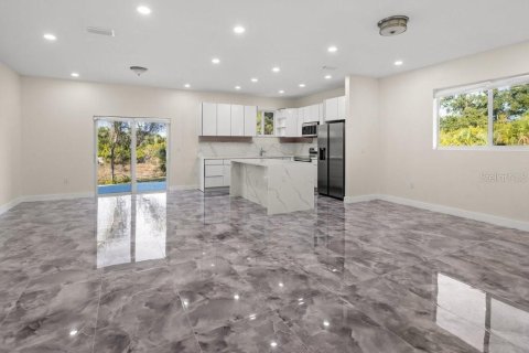 Villa ou maison à louer à Port Charlotte, Floride: 5 chambres, 229.19 m2 № 2106724 - photo 11