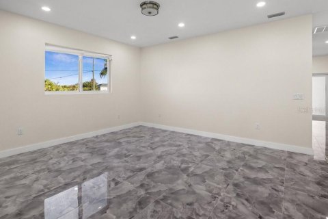 Villa ou maison à louer à Port Charlotte, Floride: 5 chambres, 229.19 m2 № 2106724 - photo 24