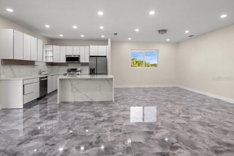 Villa ou maison à louer à Port Charlotte, Floride: 5 chambres, 229.19 m2 № 2106724 - photo 18