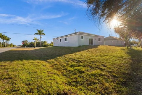 Villa ou maison à louer à Port Charlotte, Floride: 5 chambres, 229.19 m2 № 2106724 - photo 4