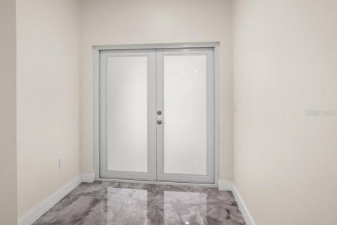 Villa ou maison à louer à Port Charlotte, Floride: 5 chambres, 229.19 m2 № 2106724 - photo 15