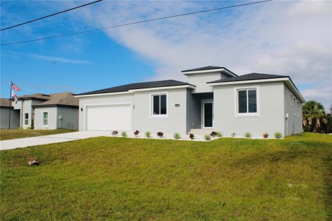 Villa ou maison à louer à Port Charlotte, Floride: 5 chambres, 229.19 m2 № 2106724 - photo 2