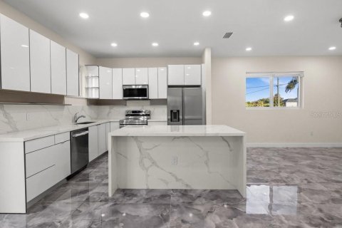 Villa ou maison à louer à Port Charlotte, Floride: 5 chambres, 229.19 m2 № 2106724 - photo 21