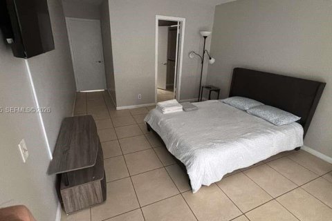 Appartement à louer à Pompano Beach, Floride: 2 chambres, 273.88 m2 № 2255662 - photo 8