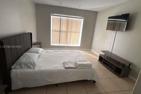 Appartement à louer à Pompano Beach, Floride: 2 chambres, 273.88 m2 № 2255662 - photo 7