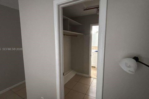 Appartement à louer à Pompano Beach, Floride: 2 chambres, 273.88 m2 № 2255662 - photo 14