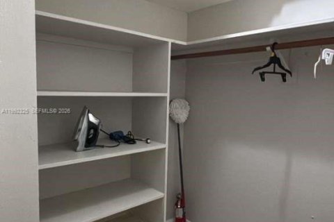 Appartement à louer à Pompano Beach, Floride: 2 chambres, 273.88 m2 № 2255662 - photo 16