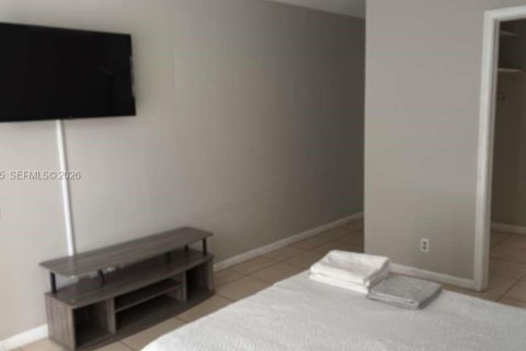 Appartement à louer à Pompano Beach, Floride: 2 chambres, 273.88 m2 № 2255662 - photo 9