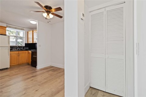 Снять в аренду кондоминиум в Норт-Бей-Виллидж, Флорида 1 спальня, 57.6м2, № 2003731 - фото 8