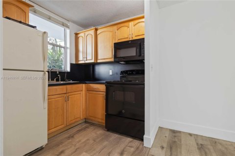 Снять в аренду кондоминиум в Норт-Бей-Виллидж, Флорида 1 спальня, 57.6м2, № 2003731 - фото 11