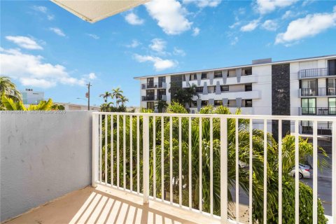 Снять в аренду кондоминиум в Норт-Бей-Виллидж, Флорида 1 спальня, 57.6м2, № 2003731 - фото 19