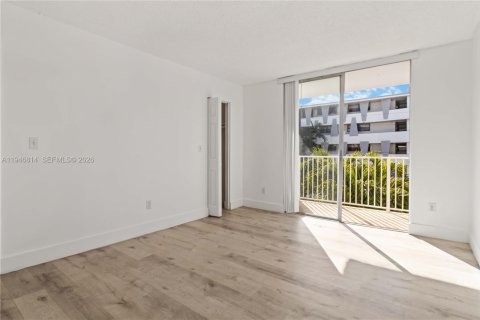 Снять в аренду кондоминиум в Норт-Бей-Виллидж, Флорида 1 спальня, 57.6м2, № 2003731 - фото 18