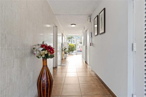 Снять в аренду кондоминиум в Норт-Бей-Виллидж, Флорида 1 спальня, 57.6м2, № 2003731 - фото 4