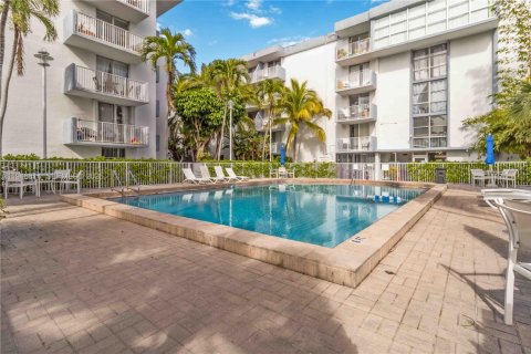 Снять в аренду кондоминиум в Норт-Бей-Виллидж, Флорида 1 спальня, 57.6м2, № 2003731 - фото 25