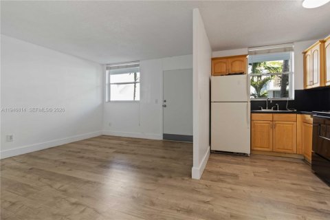 Снять в аренду кондоминиум в Норт-Бей-Виллидж, Флорида 1 спальня, 57.6м2, № 2003731 - фото 12