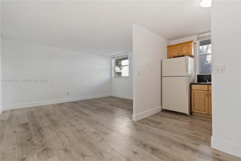 Снять в аренду кондоминиум в Норт-Бей-Виллидж, Флорида 1 спальня, 57.6м2, № 2003731 - фото 10