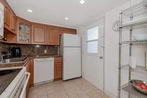 Copropriété à louer à Aventura, Floride: 2 chambres, 92.34 m2 № 2387283 - photo 11