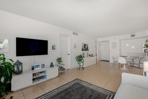 Copropriété à louer à Aventura, Floride: 2 chambres, 92.34 m2 № 2387283 - photo 4