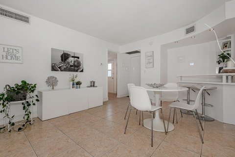 Copropriété à louer à Aventura, Floride: 2 chambres, 92.34 m2 № 2387283 - photo 5